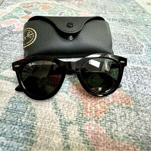 Ray-Ban Wayfarer Way in black with black lenses. Brand new, no scratches.